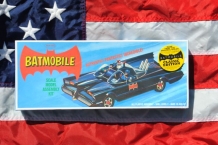 images/productimages/small/BATMOBILE Polar Lights POL821 1;32 voor.jpg